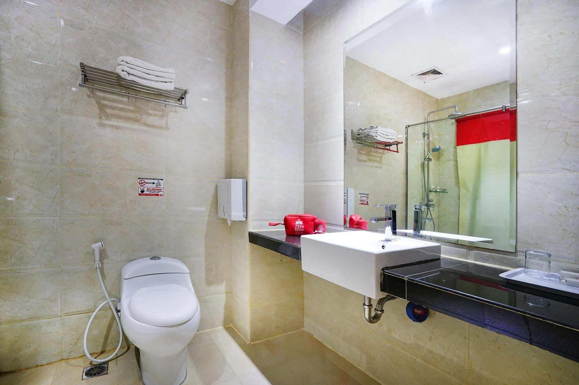 Zen Rooms Near Bcs Mall Penuin Batam Eksteriør bilde
